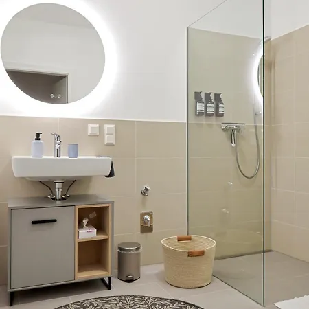 Rueckzugsort Bei Familienbesuch Oder Arbeitsaufenthalt * Βίνερ Νόιστατ